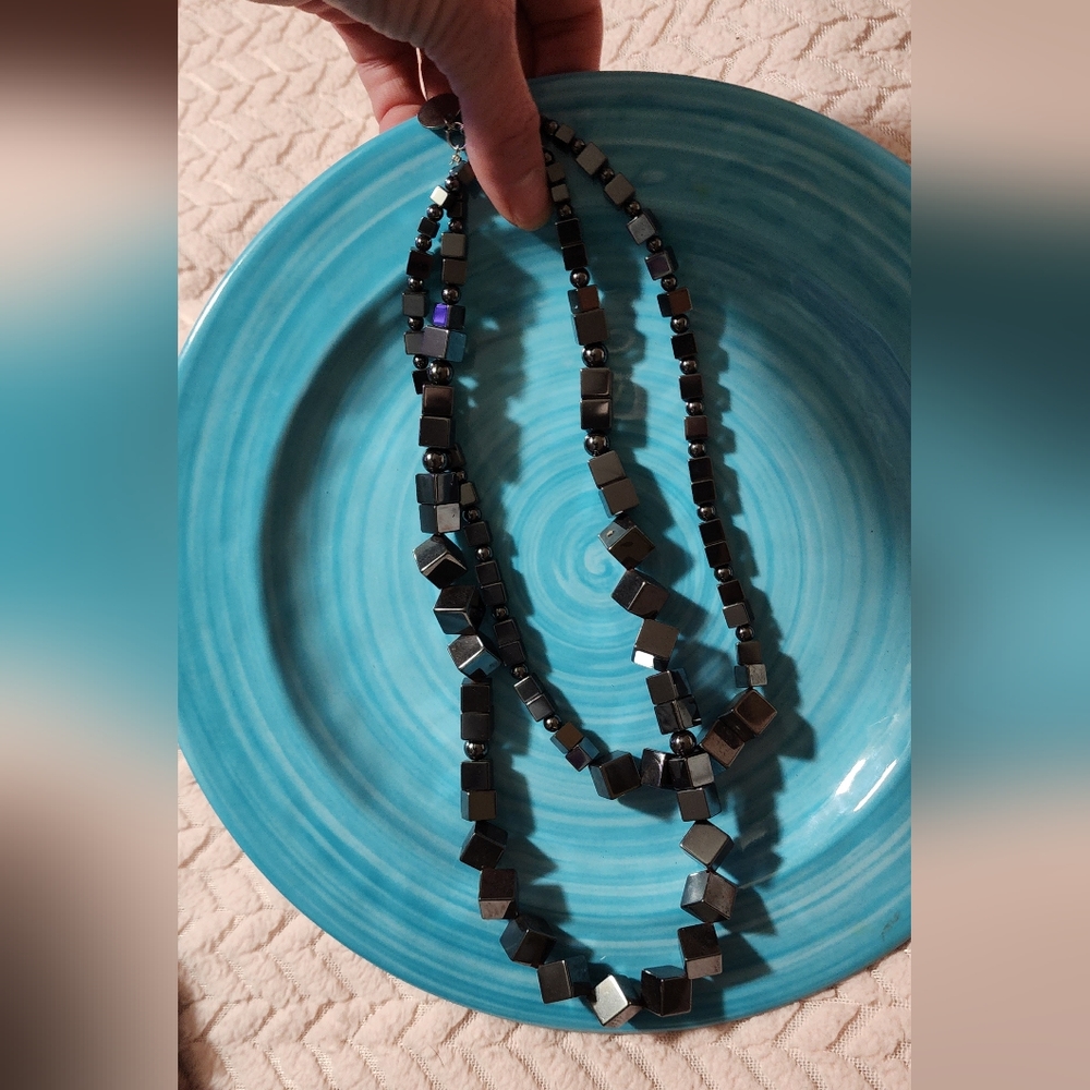 GRAPHITE GRAY NECKLACE